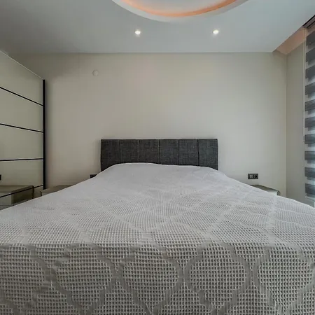 Pleasure In Fully Equipped Apartment *